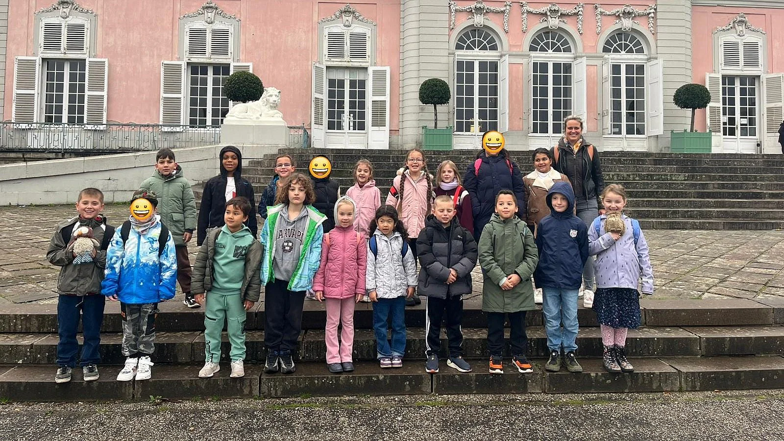 Klasse 2b vor dem Schloss