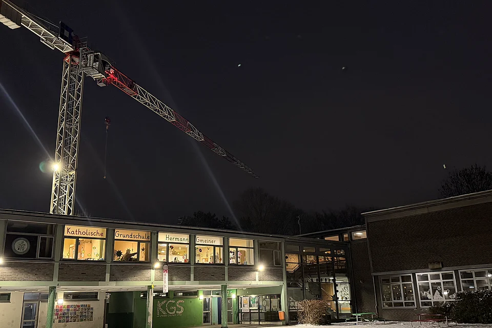 Foto Baustelle bei Nacht mit Kran